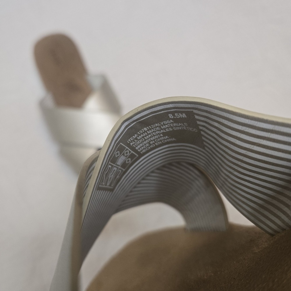 Izod Alyssa Gold Women's Cross Strap Sandals Comfort Slide size 8.5 - Picture 8 of 10